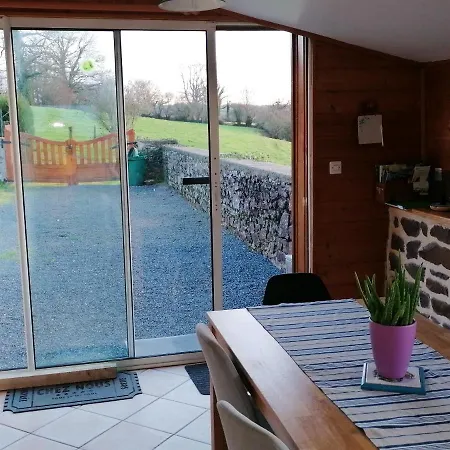 Maison De Charme A Sur Sienne Avec Jardin Clos Feriehus