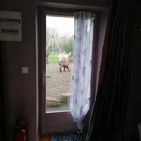 Maison De Charme A Sur Sienne Avec Jardin Clos Feriehus